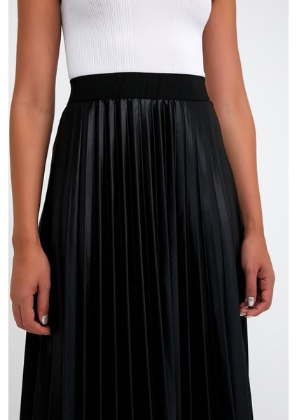 Kadın Siyah Beli Lastikli Piliseli Etek