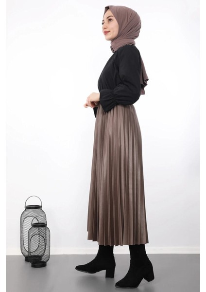 Kadın Deri Görünümlü Piliseli Etek Çikolata Yeni Sezon fiyatları