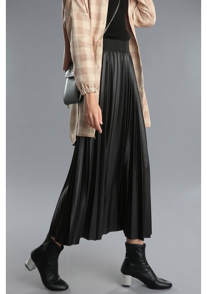 Kadın Deri Görünümlü Piliseli Etek Siyah Renk Yeni Sezon fiyatları