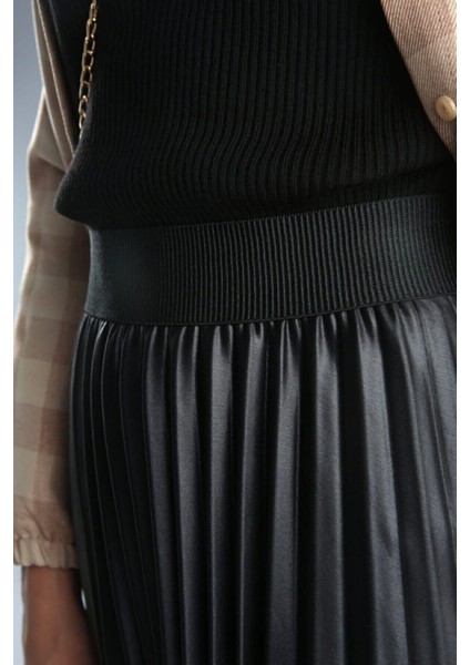 Kadın Deri Görünümlü Piliseli Etek Siyah Renk Yeni Sezon modelleri