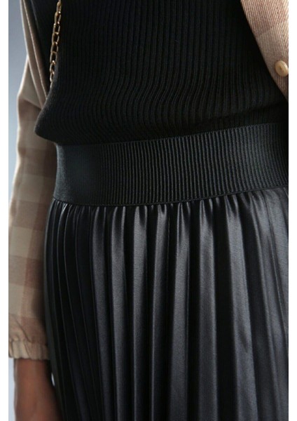 Kadın Siyah Deri Görünümlü Piliseli Etek fiyatları