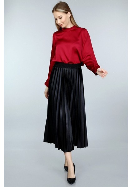Siyah Deri Görünümlü Piliseli Etek