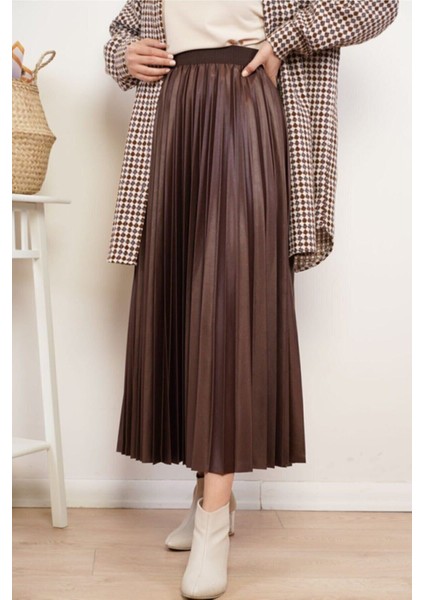 Kadın Deri Görünümlü Piliseli Etek Kahverengi Renk Yeni Sezon