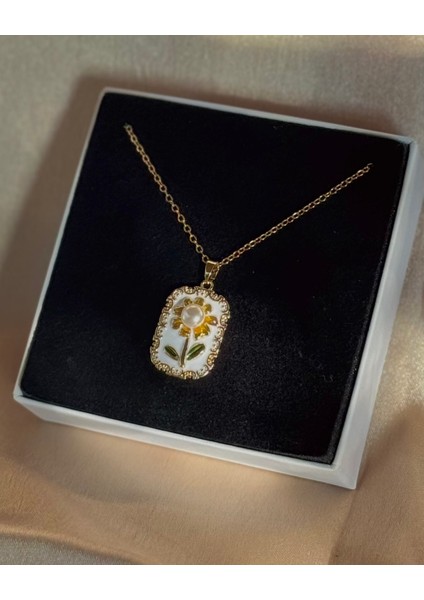 Çelik Kaplama Vintage Papatya Incili Kolye Gold