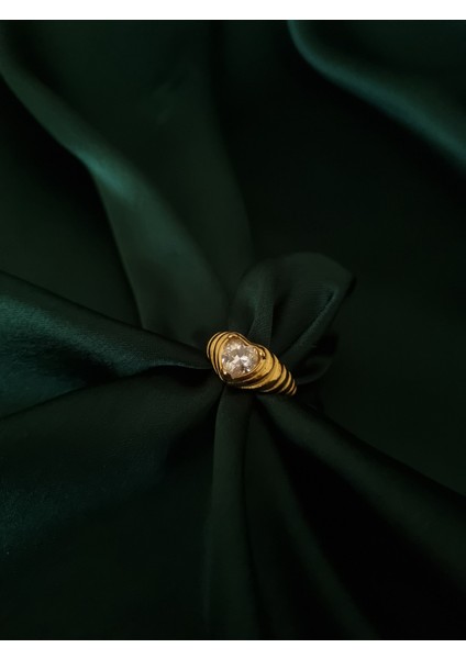 Gold Renk Çizgi Detaylı Kalp Paslanmaz Çelik Yüzük