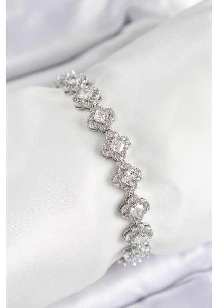 Pirinç Zirkon Taşlı Yonca Baget Model Gümüş Renk Vıp Seri Kadın Bileklik