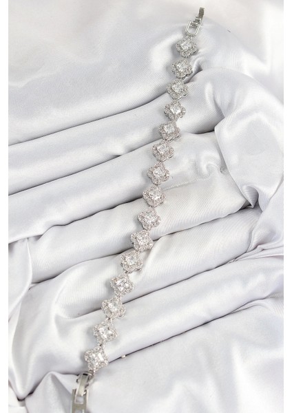 Pirinç Zirkon Taşlı Yonca Baget Model Gümüş Renk Vıp Seri Kadın Bileklik fiyatları