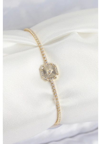 Pirinç Zirkon Taşlı Kare Model Gold Renk Kadın Bilekilk