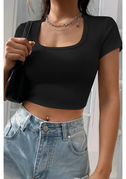 Kadın Siyah Yarım Kol Düz Yaka Crop Top Bluz