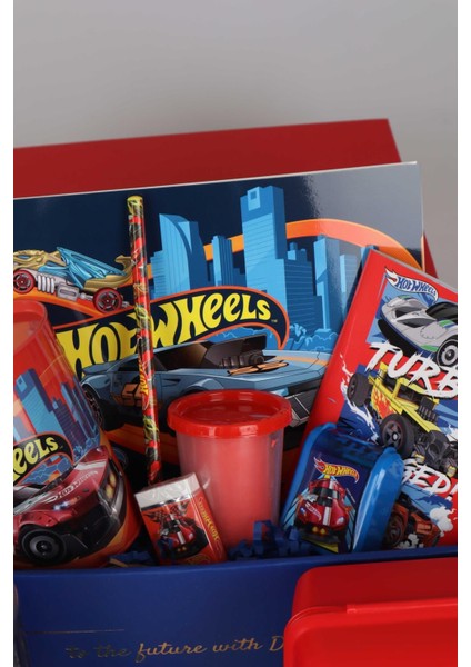 Sezonluk Lisanslı Hot Wheels Set: Matara, Kâse, Örtü ve Oyun Hamuru fırsatları