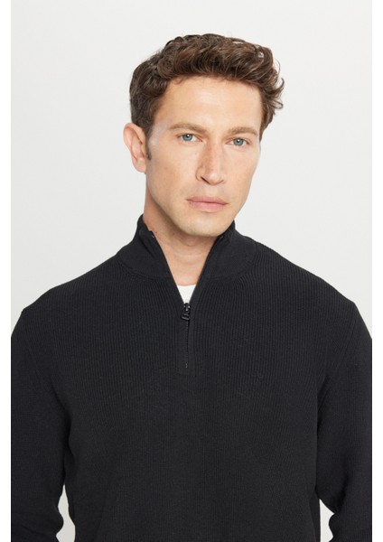 Pamuklu Standart Fit Normal Kesim Bato Yaka Jakarlı Triko Kazak fırsatları