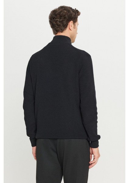 Pamuklu Standart Fit Normal Kesim Bato Yaka Jakarlı Triko Kazak indirimleri