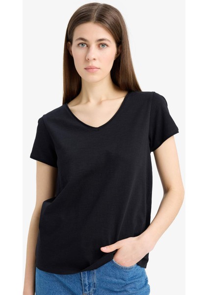 Regular Fit V Yaka Basic Düz Kısa Kollu Tişört C2058AX25SM fırsatları