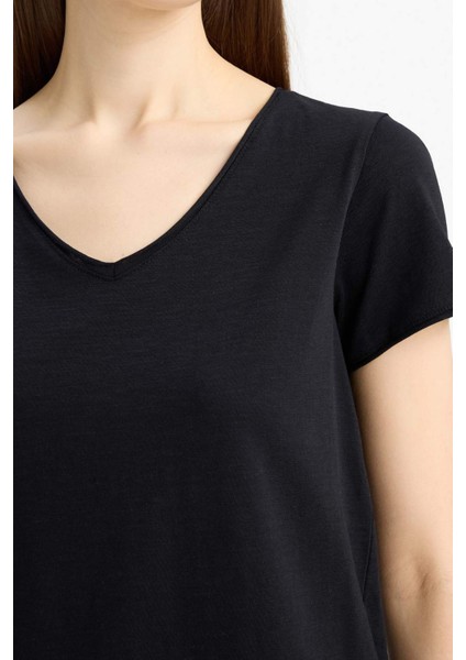 Regular Fit V Yaka Basic Düz Kısa Kollu Tişört C2058AX25SM indirimleri