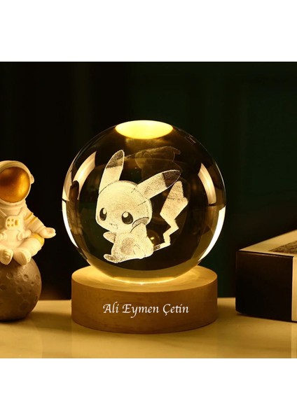 Kişiye Özel Büyük Boy Işıklı Ahşap Kaideli Pikachu Temalı Cam Küre 8cm