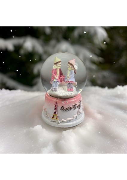 Renkli Işıklı Kar Küresi, Havalı ve Sıcak Atmosfer Yaratır