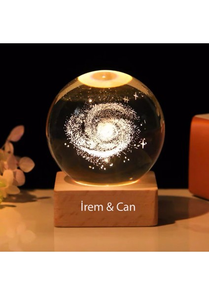 Işıklı Kare Ahşap Kaideli Toz Bulutu Temalı Cam Küre 8cm