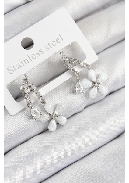 Pirinç Zirkon Taşlı Papatya Model Gümüş Renk Kadın Küpe - EBJ250816W37193