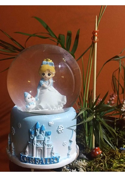 Mavi Elsa Temalı Şık Kar Küresi, Dekoratif ve Büyüleyici Süs.