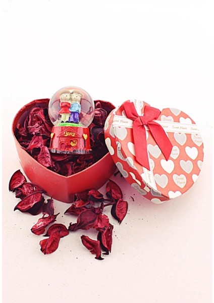 Sevimli Çift Temalı Mini Kar Küresi Işıklı, Kalp Kutuda, 6,5 cm fiyatları