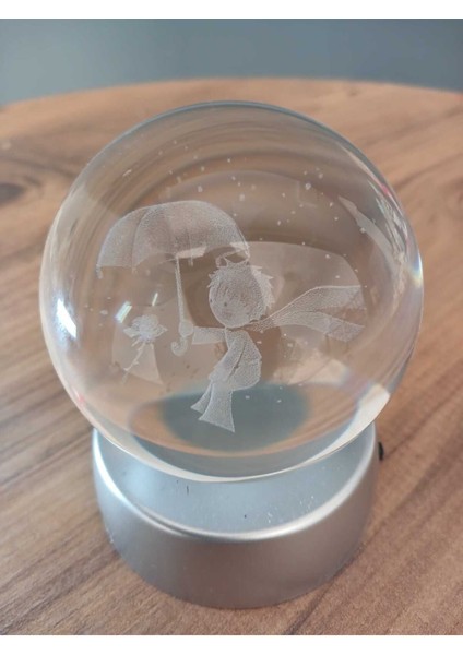 Işıklı Cam Küre, Çocuk ve Gül Temalı, Parlak ve Şeffaf Dekorasyon Parçası