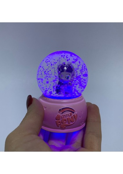 6cm Renkli Işıklı Sevimli Pony Kar Küresi, Mini ve Eğlenceli Dekorasyon!