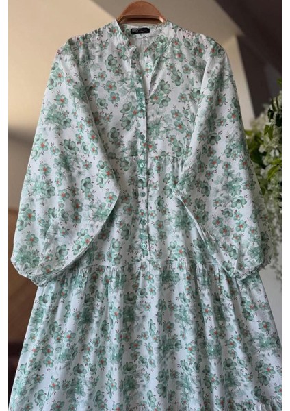 Çiçek Desenli Düğme Detaylı V Yaka Elbise