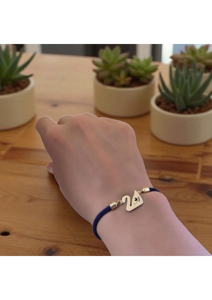 A Harfine Özel Lacivert Örgülü Kuğu Kuşu Figürlü 14 Ayar Altın Plakalı Hediye