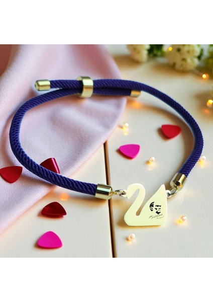 Atatürk Temalı Lacivert Örgülü Kuğu Kuşu Figürlü 14 Ayar Altın Plakalı Hediye fiyatları