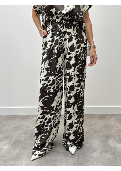 Kadın Desenli Saten Alt Üst Takım fırsatları