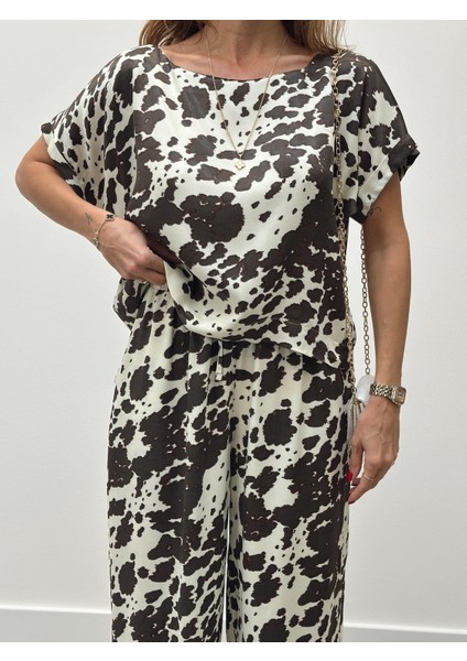 Kadın Desenli Saten Alt Üst Takım indirimleri