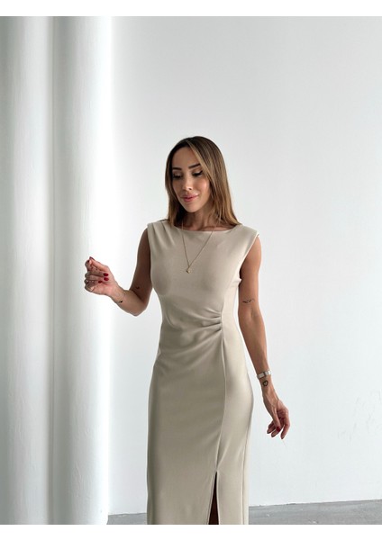 Kadın Bel Drapeli Yırtmaç Detay Vatkalı Krem Midi Elbise indirimleri