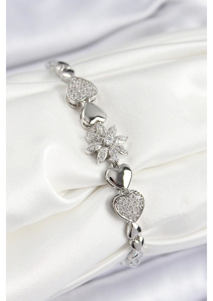 Bfs Pirinç Zirkon Taşlı Kalp Detaylı Çiçek Model Gümüş Renk Kadın Bileklik