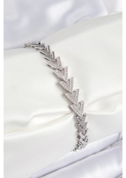 Bfs Pirinç Zirkon Taşlı Sıralı Ok Model Gümüş Renk Kadın Bileklik