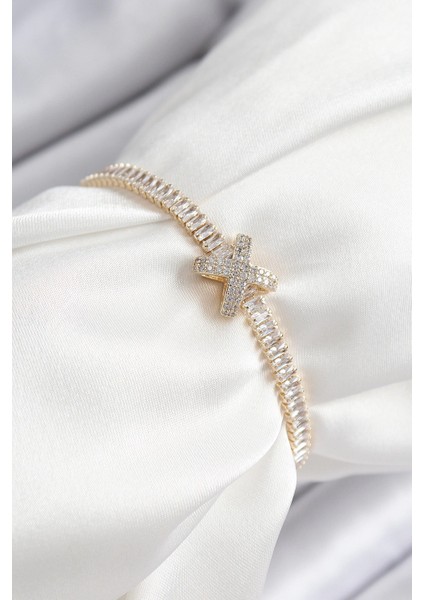 Bfs Pirinç Zirkon Taşlı x Detaylı Su Yolu Model Gold Renk Asansörlü Kadın Bileklik