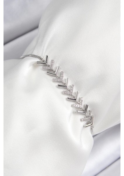 Bfs Pirinç Zirkon Taşlı Sıralı Ok Model Gümüş Renk Asansörlü Kadın Bileklik