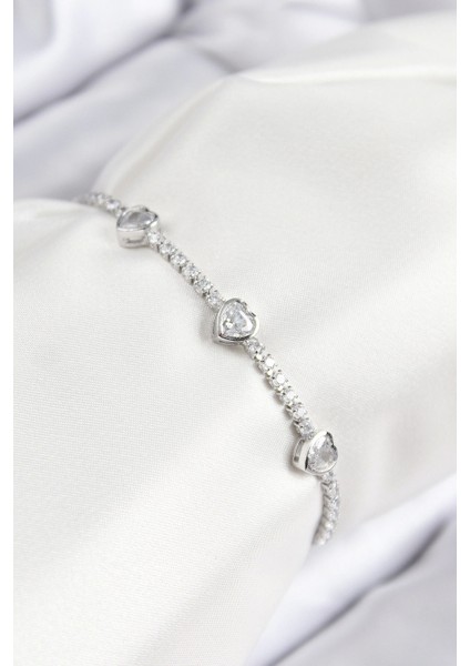 Bfs Pirinç Zirkon Taşlı Sıralı Kalp Model Gümüş Renk Asansörlü Kadın Bileklik