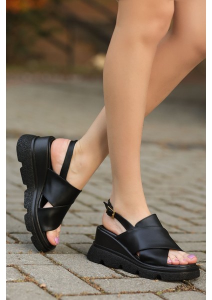 TRN-105 Dolgu Taban Sandalet