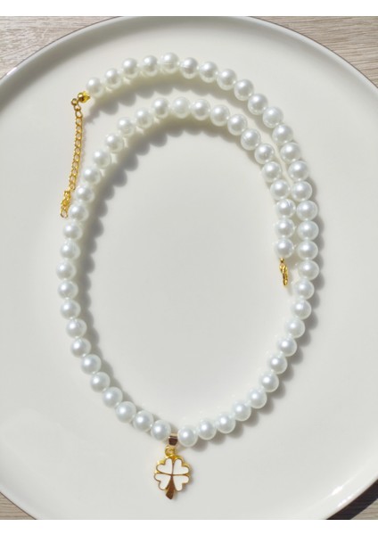 El Yapımı -İnci Parıltısıyla Yonca Gold Detaylı Kolye