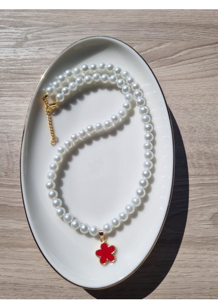 Inci Parıltısıyla Yonca Gold Detaylı Kolye