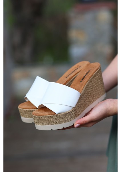 Donald Dolgu Tabanlı Günlük Terlik modelleri