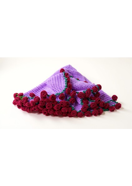El Yapımı Örgü Buket Battaniye – Mor Tabanlı Bordo Güllü Tığ Işi Tv ve Diz Battaniyesi fiyatları