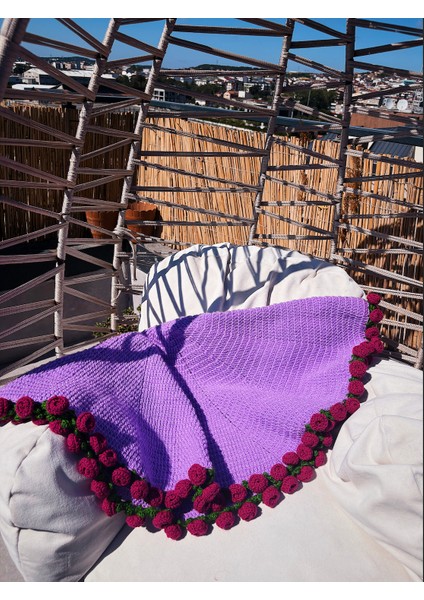 El Yapımı Örgü Buket Battaniye – Mor Tabanlı Bordo Güllü Tığ Işi Tv ve Diz Battaniyesi fırsatları