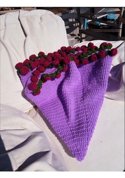 El Yapımı Örgü Buket Battaniye – Mor Tabanlı Bordo Güllü Tığ Işi Tv ve Diz Battaniyesi indirimleri