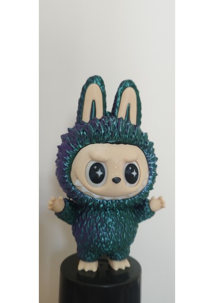 Labubu Hareketli Gözler | Büyük Boy (15 Cm) | 3 Renk Aynı Anda (Yeşil-Mor-Bakır) | 3D Baskı | Pla Hammadde