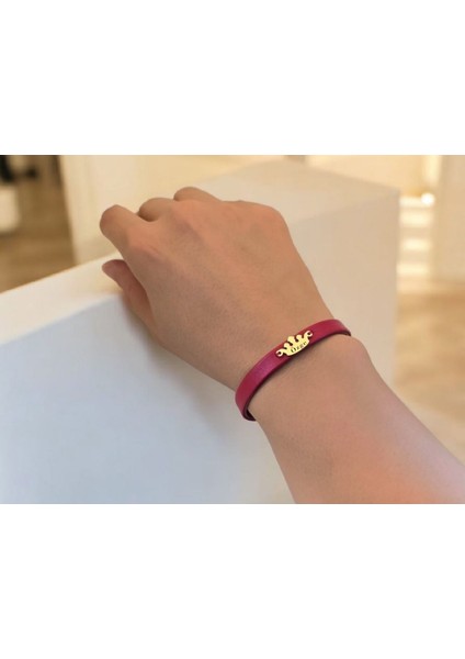 14 Ayar Plakalı Altın Özge Ismine Özel Koyu Kırmızı Derili Taç Figürlü Hediye BILEKLIK-625ISIM