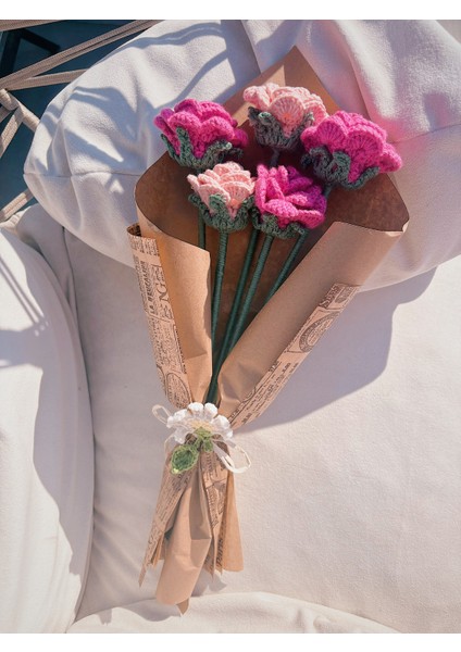 El Yapımı Örgü Gül Buketi – Pembe ve Açık Pembe Tığ Işi Çiçek Aranjmanı, Solmayan Kalıcı Hediye