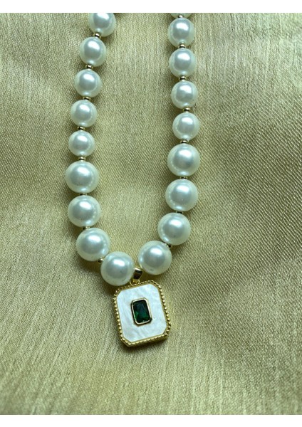 Incili Altın Çerçeveli Beyaz Zümrüt Kolye fırsatları