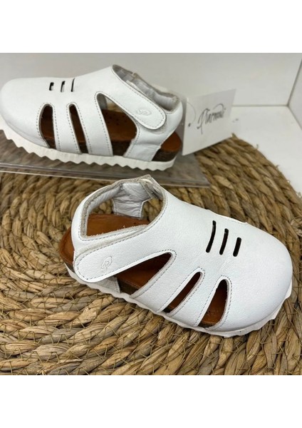 Beyaz Ortopedik Deri Sandalet