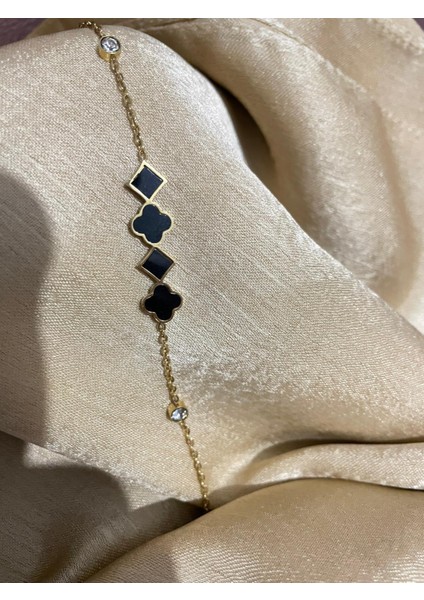 Siyah Yonca ve Sembolik Şekilli Şans Bilekliği